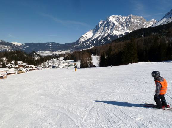 Dalafdaling met uitzicht op de Zugspitze